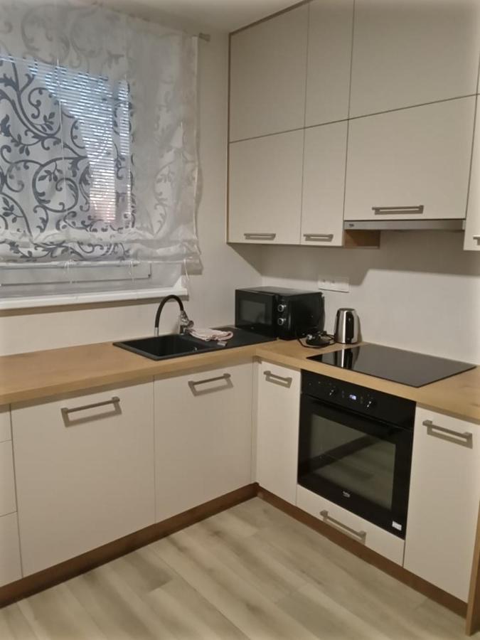 V Centru Apartment Lanzhot Luaran gambar