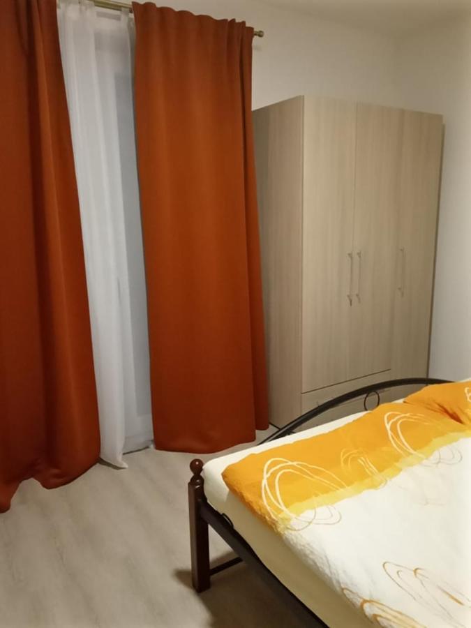 V Centru Apartment Lanzhot Luaran gambar