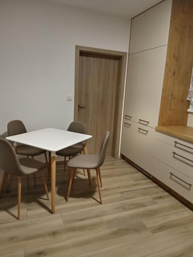 V Centru Apartment Lanzhot Luaran gambar