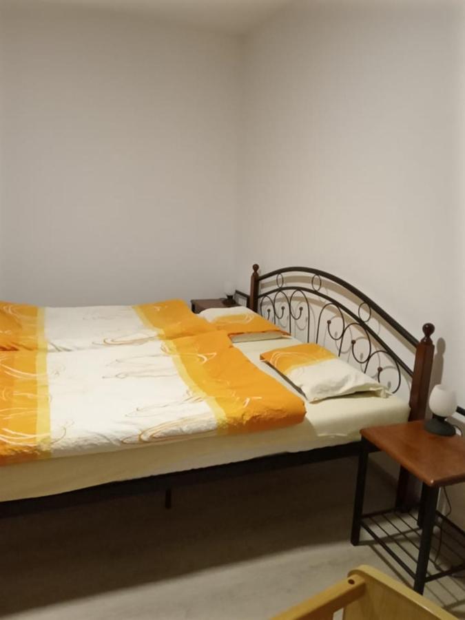 V Centru Apartment Lanzhot Luaran gambar