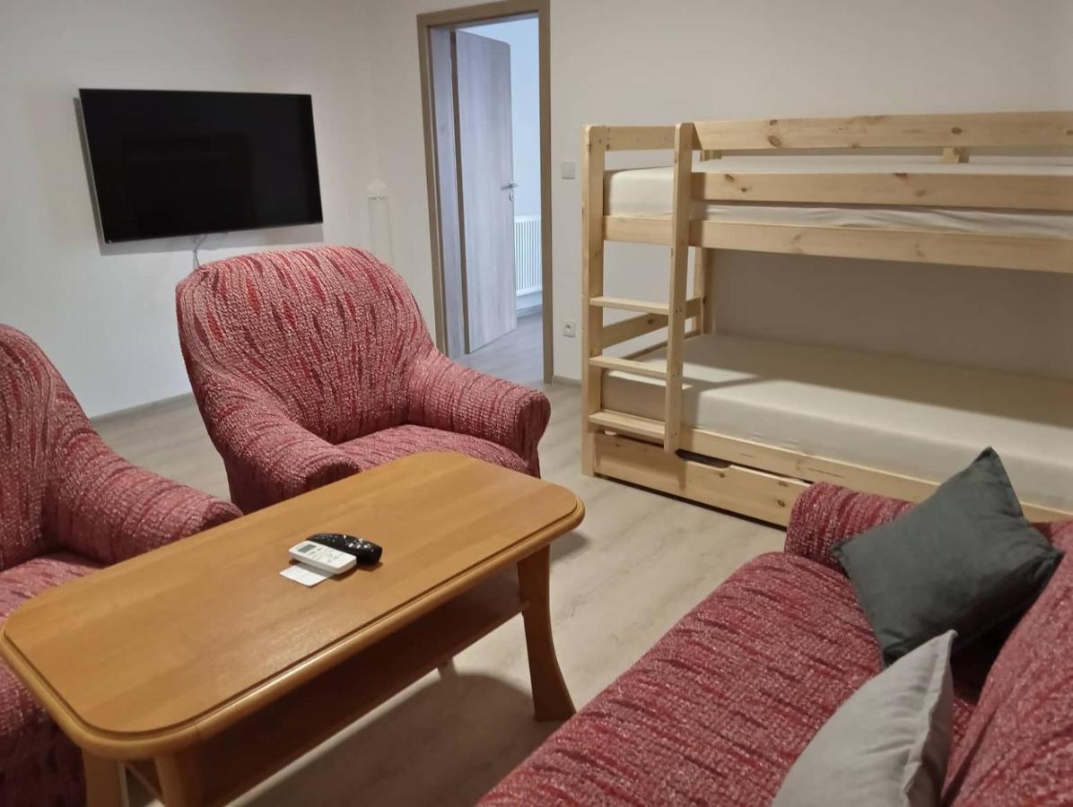 V Centru Apartment Lanzhot Luaran gambar